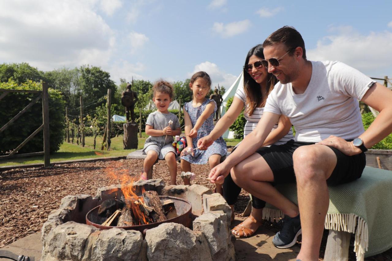 ホテル Leeds Castle Knights Glamping エクステリア 写真