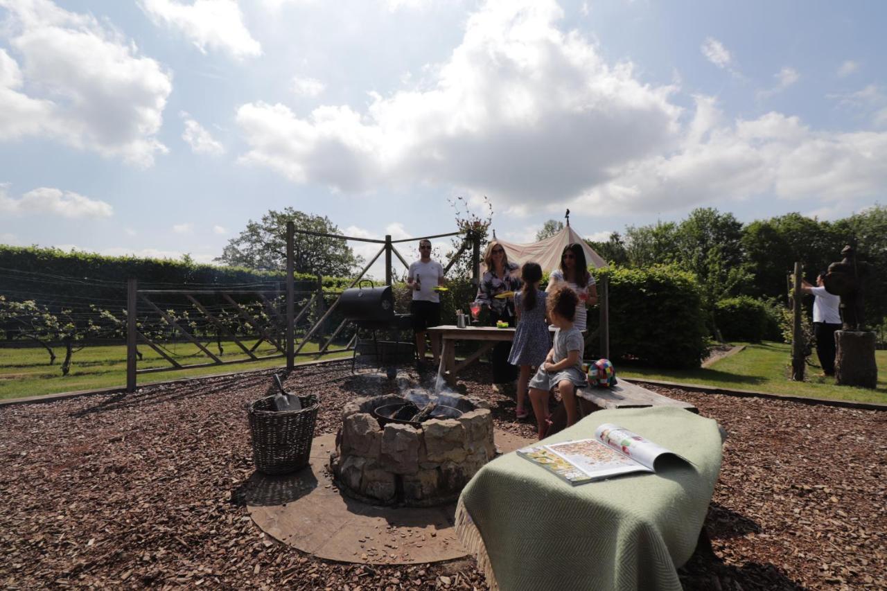 ホテル Leeds Castle Knights Glamping エクステリア 写真