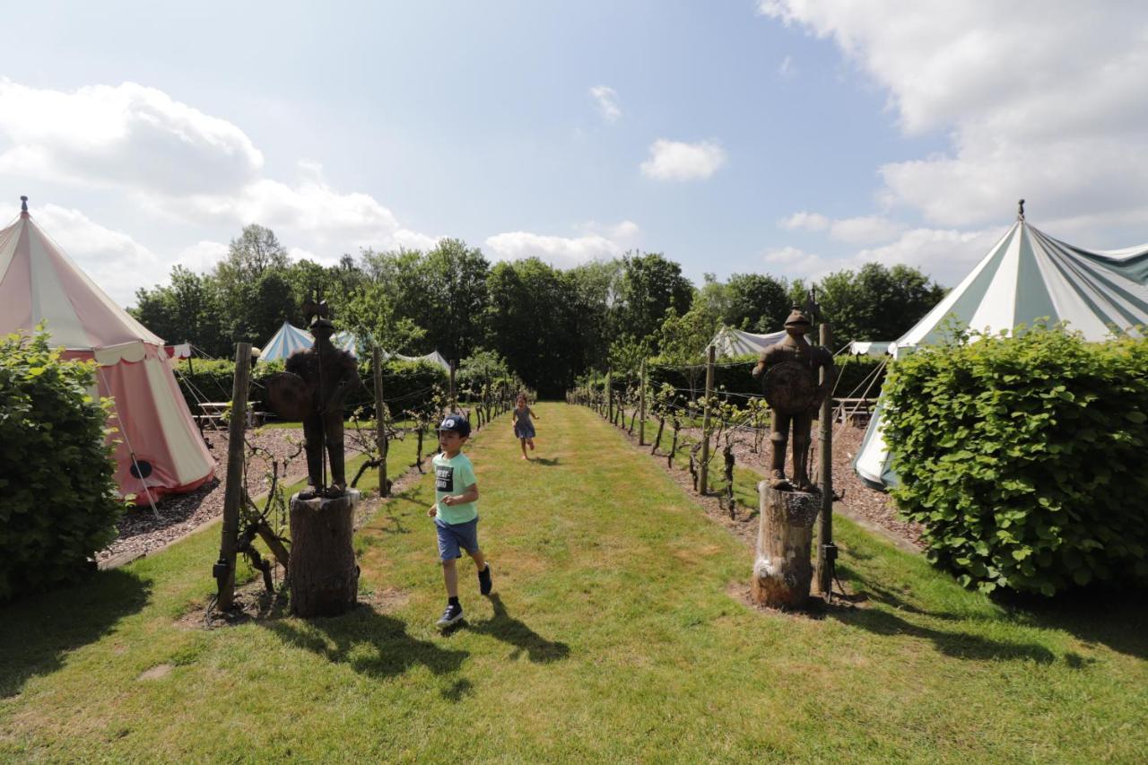 ホテル Leeds Castle Knights Glamping エクステリア 写真