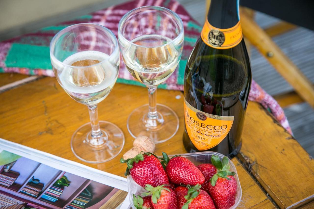 ホテル Leeds Castle Knights Glamping エクステリア 写真