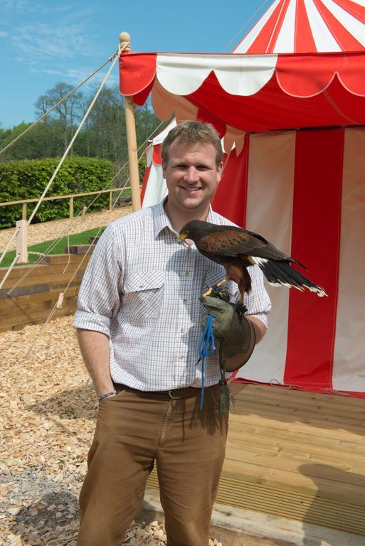 ホテル Leeds Castle Knights Glamping エクステリア 写真