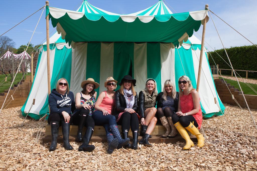 ホテル Leeds Castle Knights Glamping エクステリア 写真