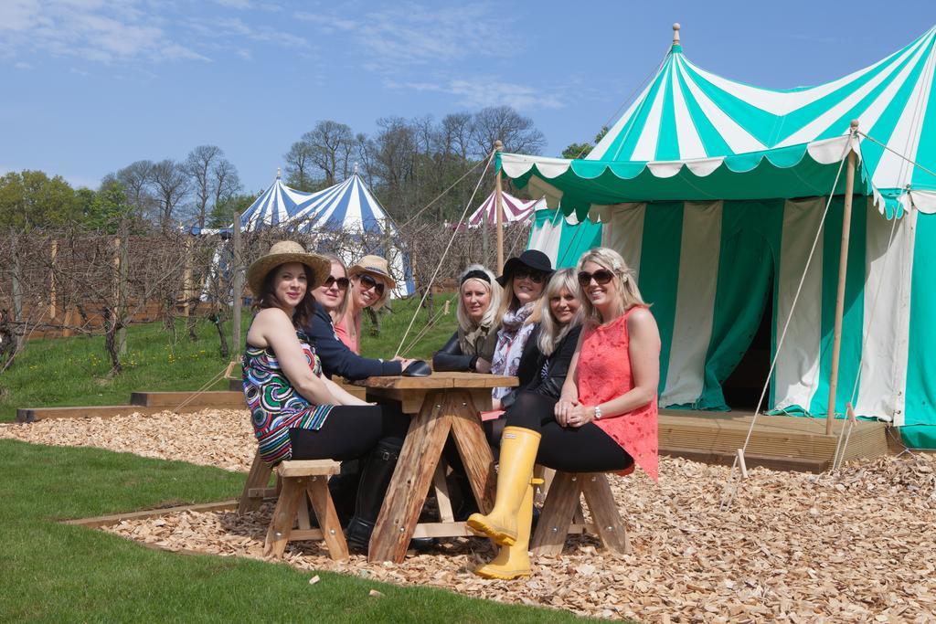 ホテル Leeds Castle Knights Glamping エクステリア 写真