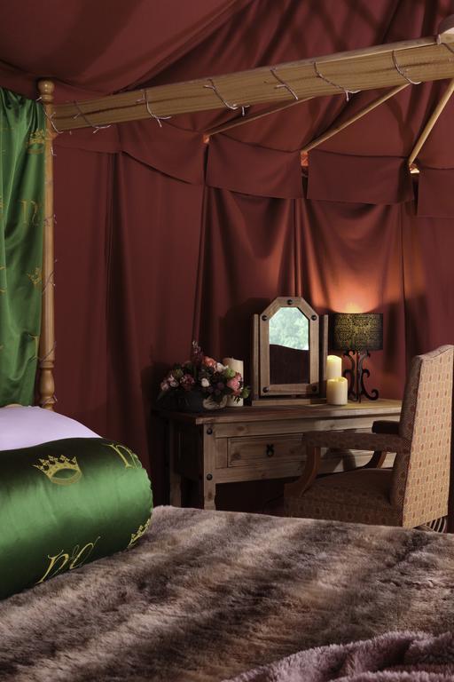 ホテル Leeds Castle Knights Glamping エクステリア 写真