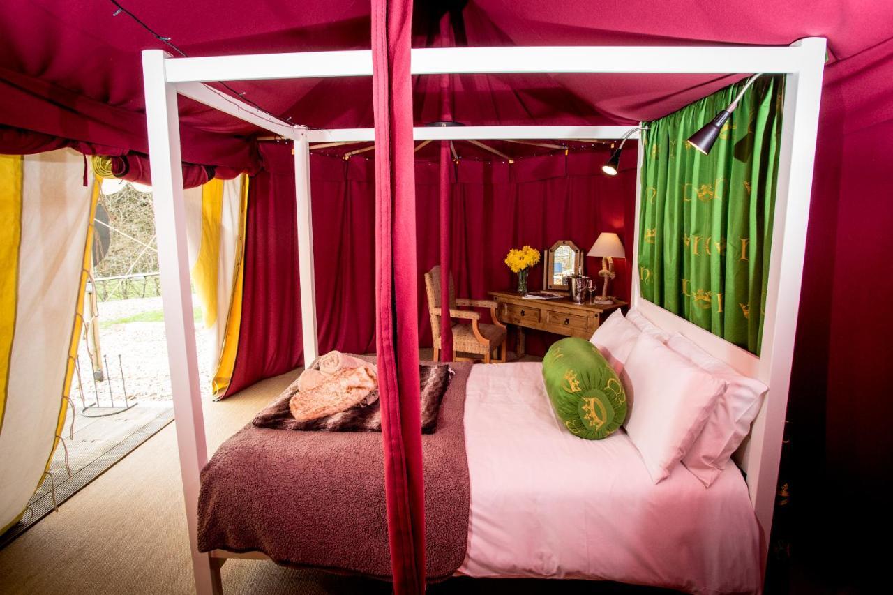 ホテル Leeds Castle Knights Glamping エクステリア 写真