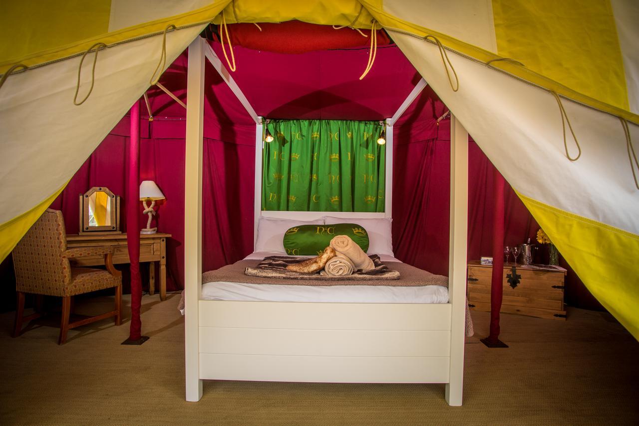 ホテル Leeds Castle Knights Glamping エクステリア 写真