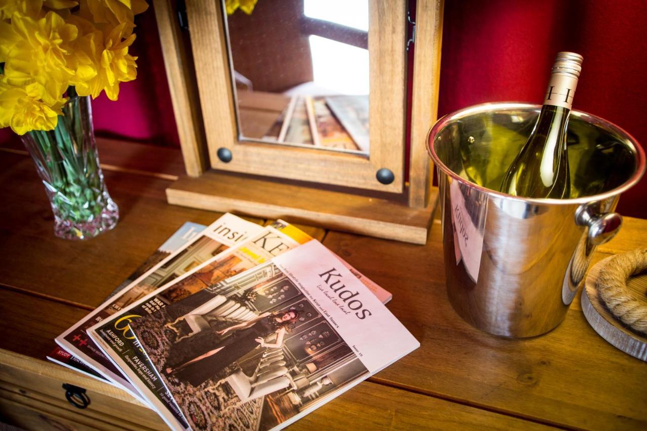 ホテル Leeds Castle Knights Glamping エクステリア 写真